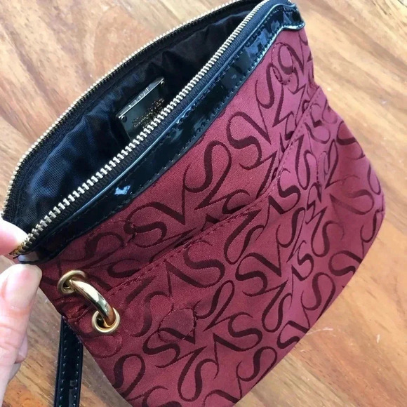 Simply Vera by Vera Wang Burgundy Wristlet - Picture 3 of 8